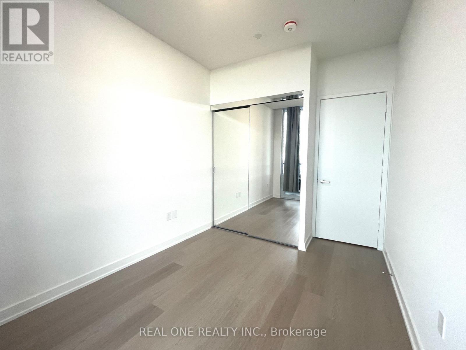 2109 - 448 Burnhamthorpe Road W, Mississauga, Ontario  L5B 4M6 - Photo 11 - W12980870