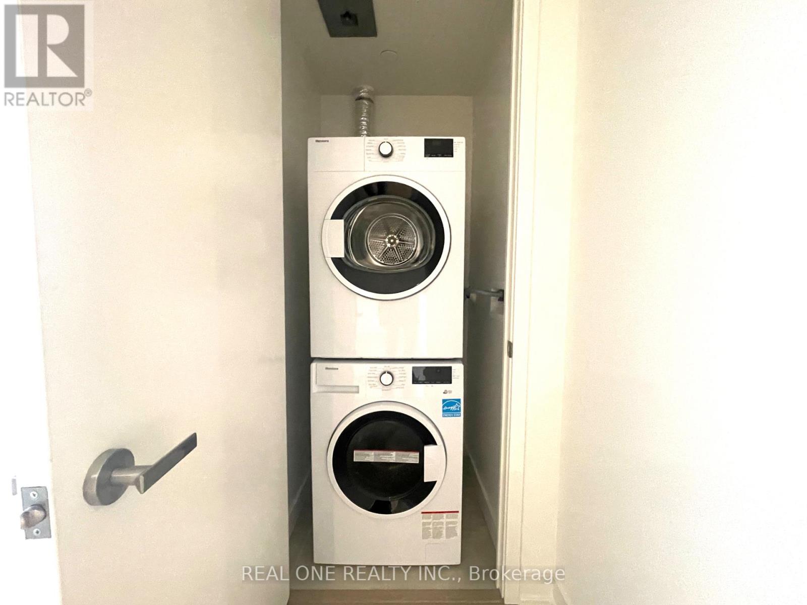 2109 - 448 Burnhamthorpe Road W, Mississauga, Ontario  L5B 4M6 - Photo 12 - W12980870