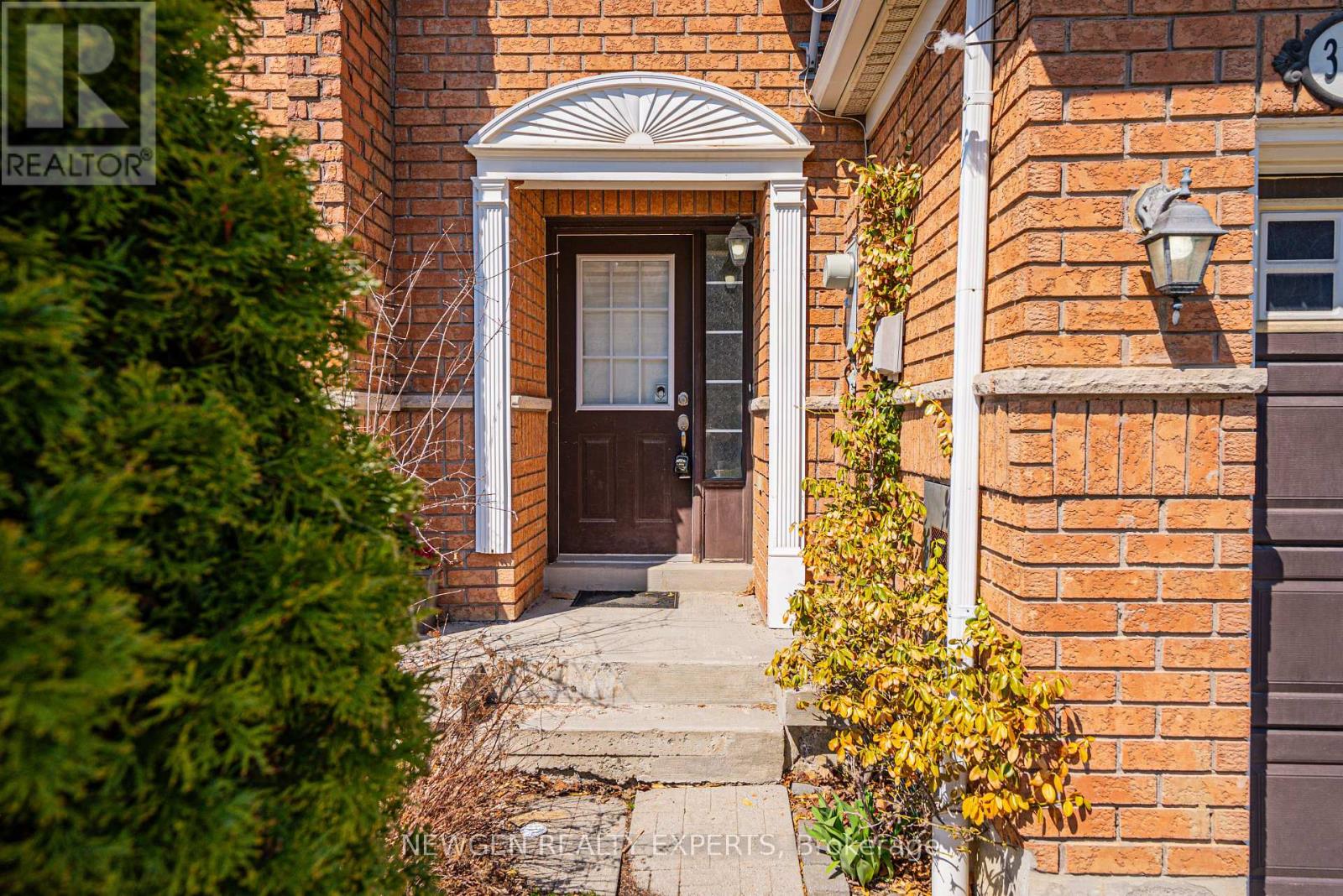 3409 Southwick Street, Mississauga, Ontario  L5M 7M1 - Photo 4 - W12980884
