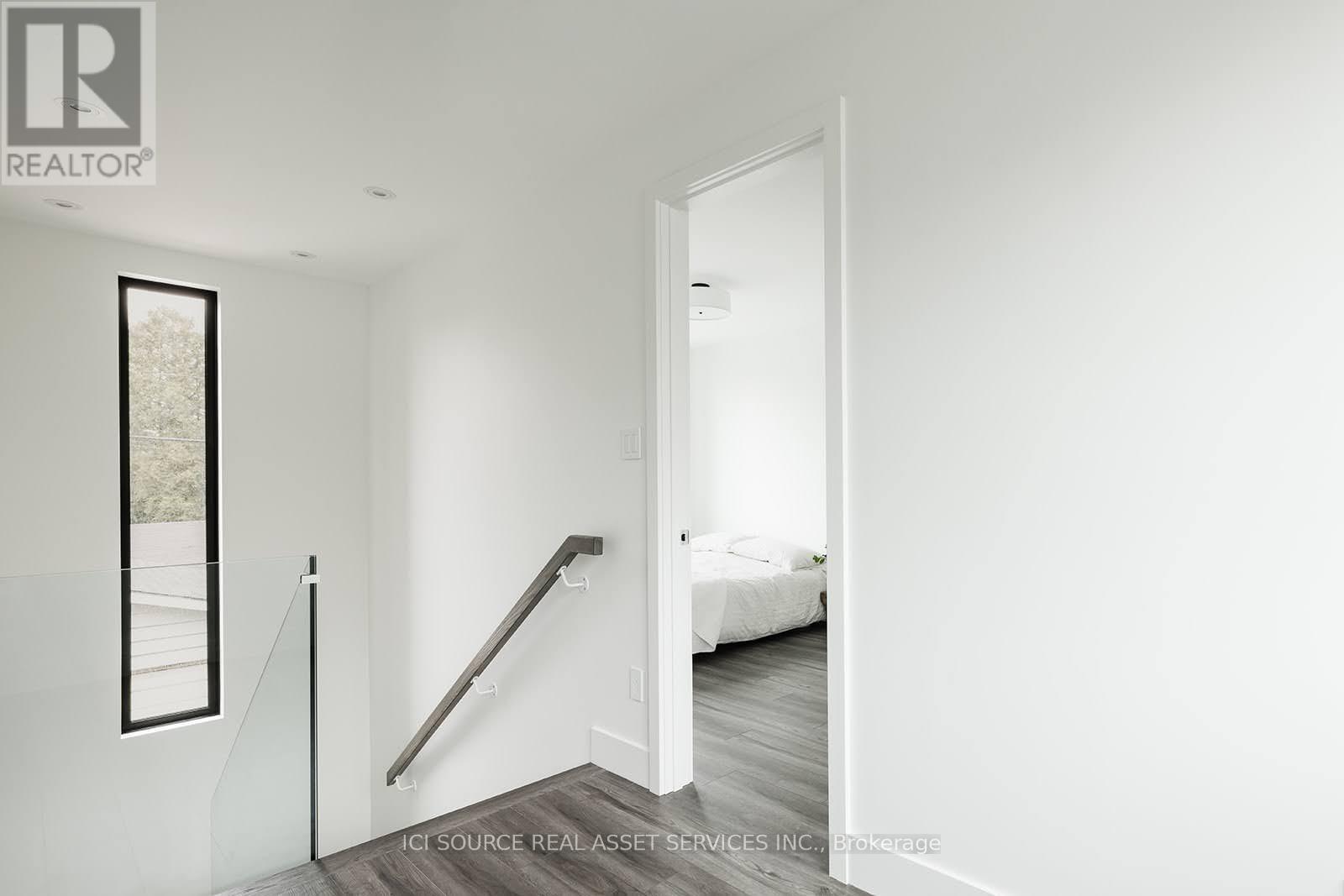 R - 411 Annette Street, Toronto, Ontario  M6P 1R7 - Photo 11 - W12980914