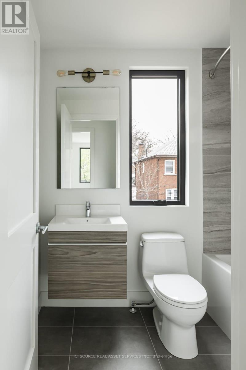 R - 411 Annette Street, Toronto, Ontario  M6P 1R7 - Photo 12 - W12980914