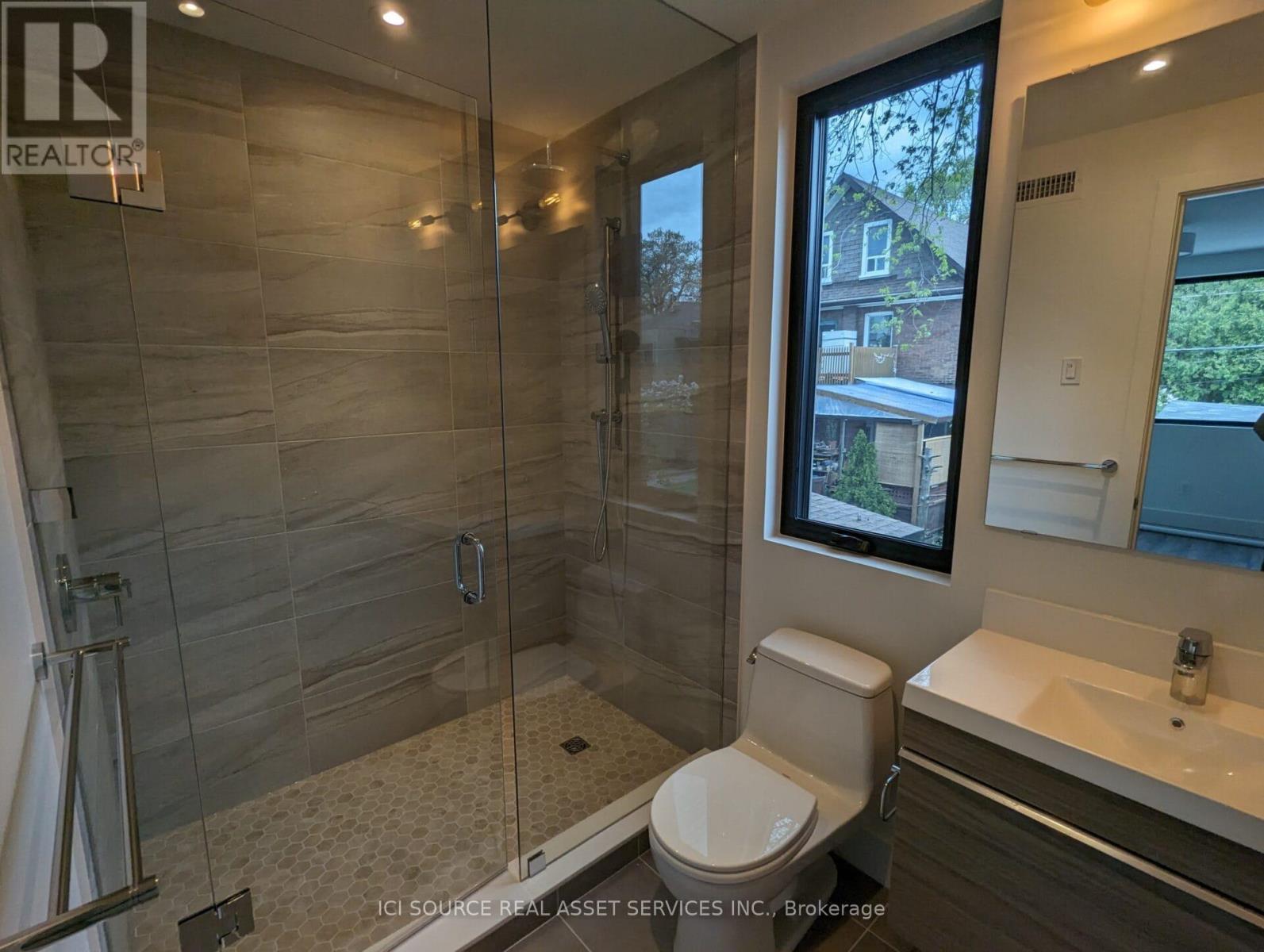R - 411 Annette Street, Toronto, Ontario  M6P 1R7 - Photo 15 - W12980914