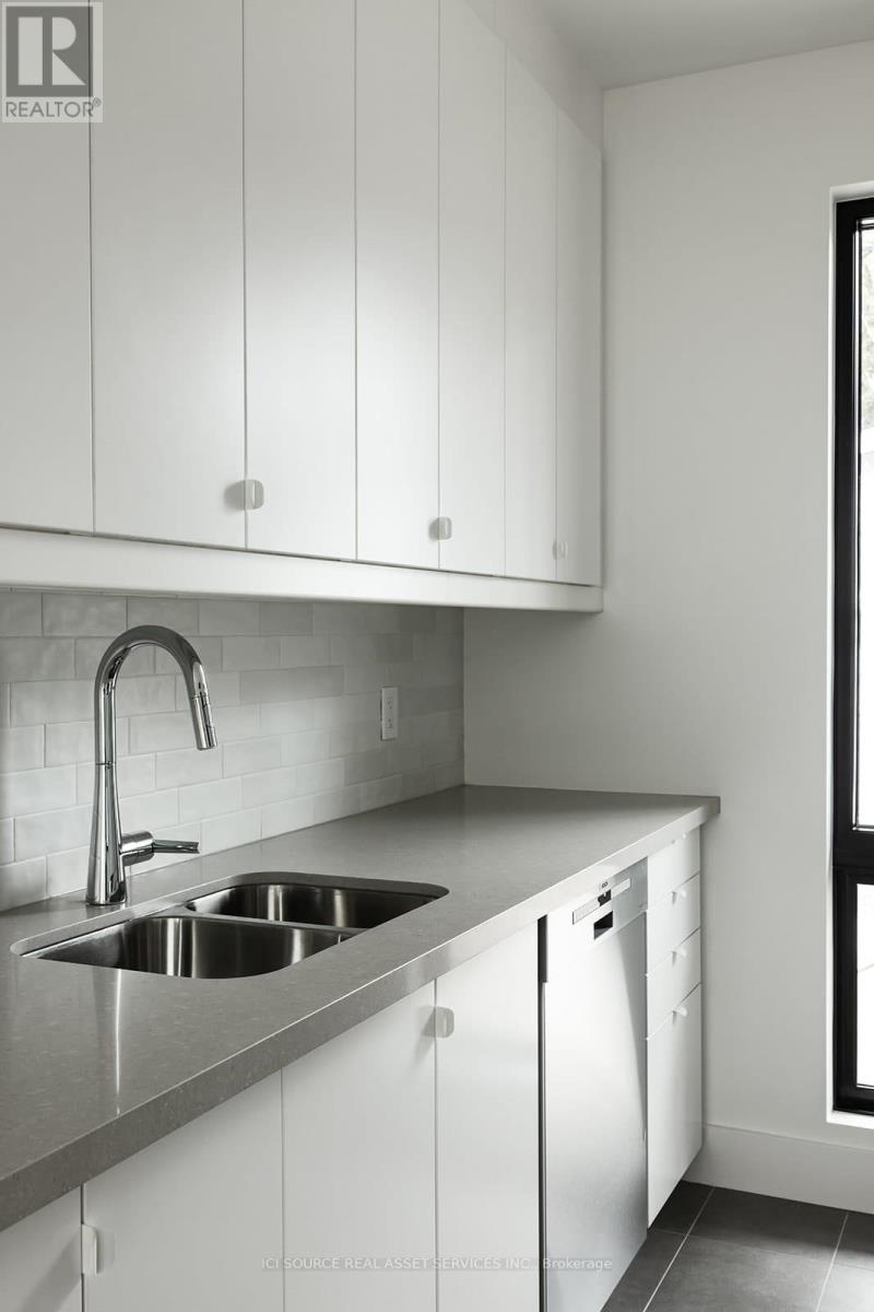 R - 411 Annette Street, Toronto, Ontario  M6P 1R7 - Photo 2 - W12980914