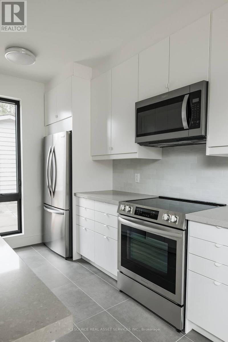 R - 411 Annette Street, Toronto, Ontario  M6P 1R7 - Photo 3 - W12980914