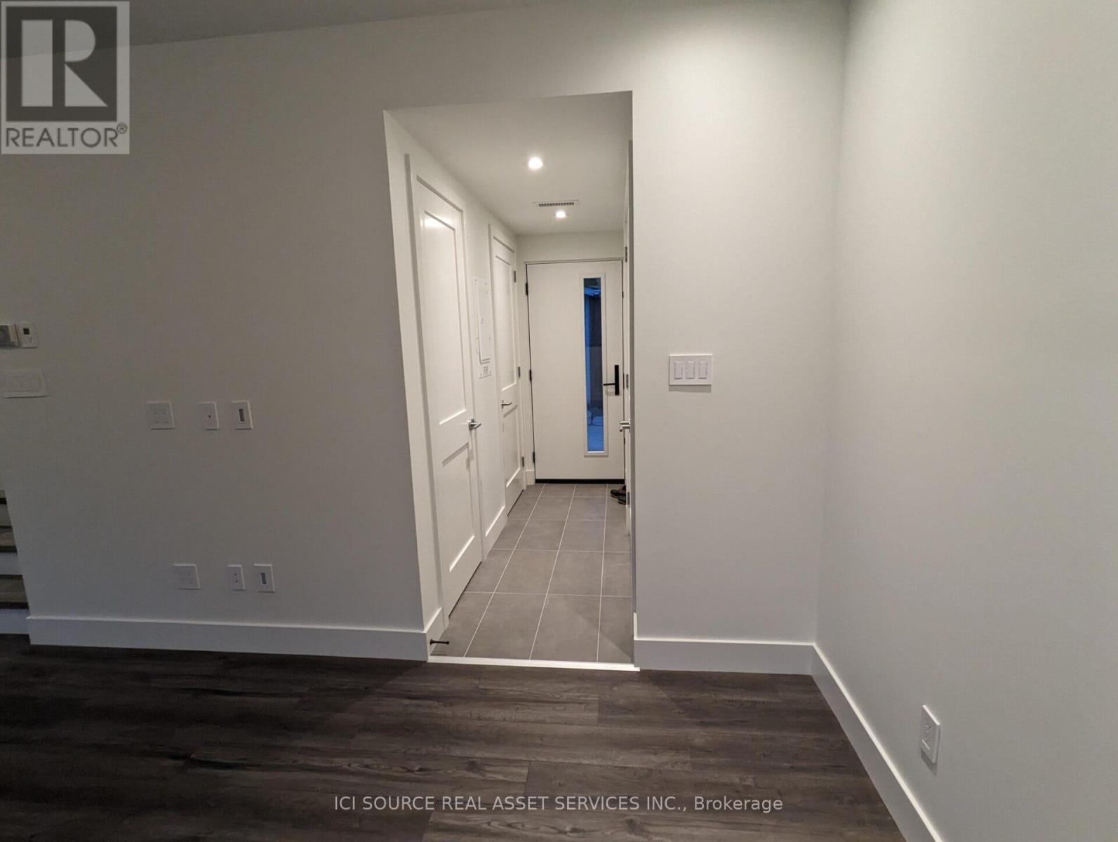 R - 411 Annette Street, Toronto, Ontario  M6P 1R7 - Photo 5 - W12980914