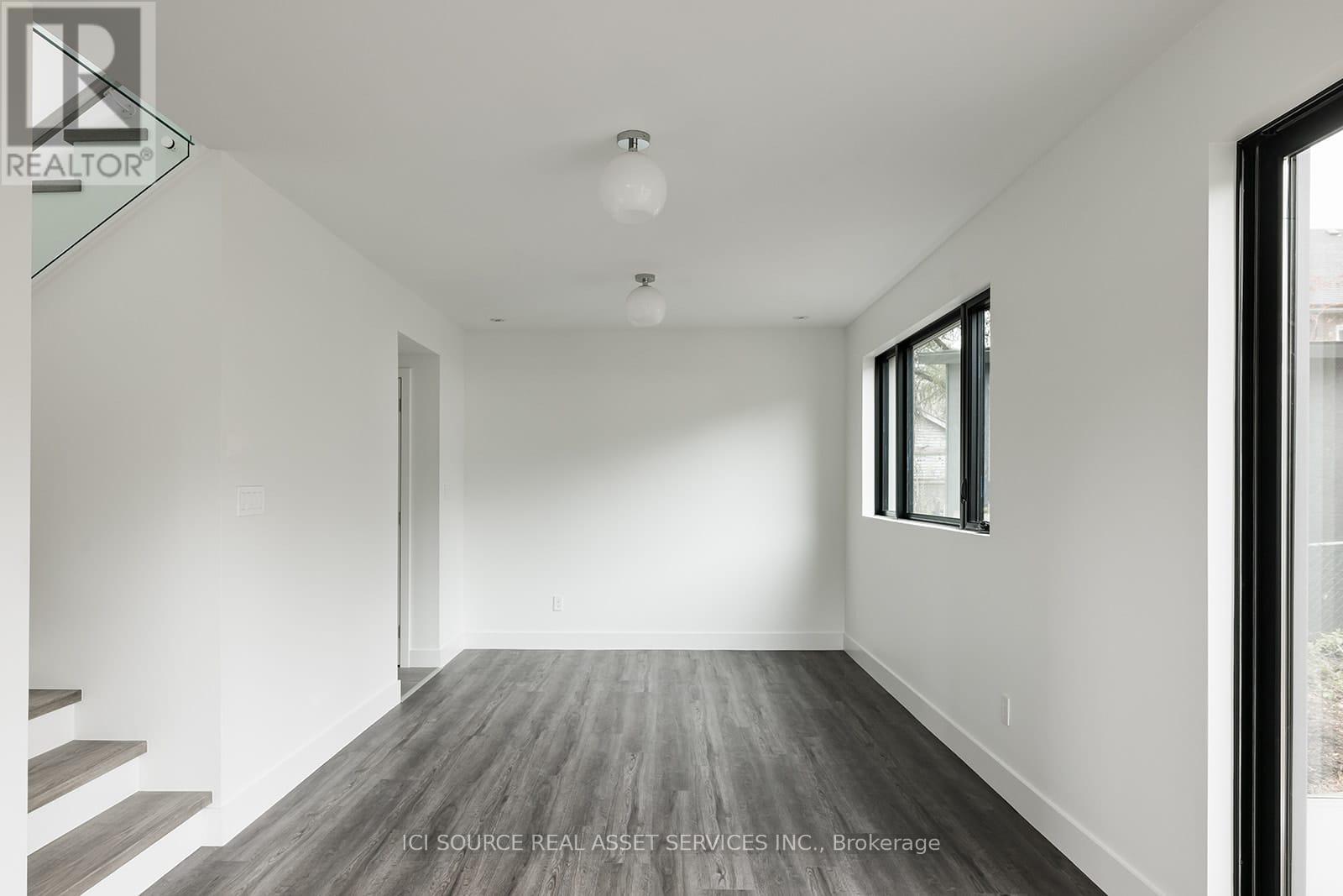 R - 411 Annette Street, Toronto, Ontario  M6P 1R7 - Photo 6 - W12980914