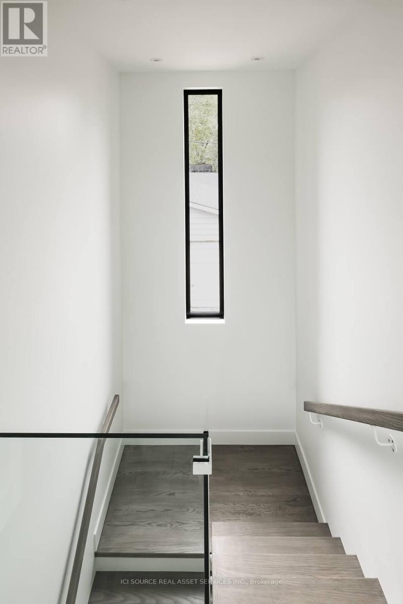 R - 411 Annette Street, Toronto, Ontario  M6P 1R7 - Photo 9 - W12980914