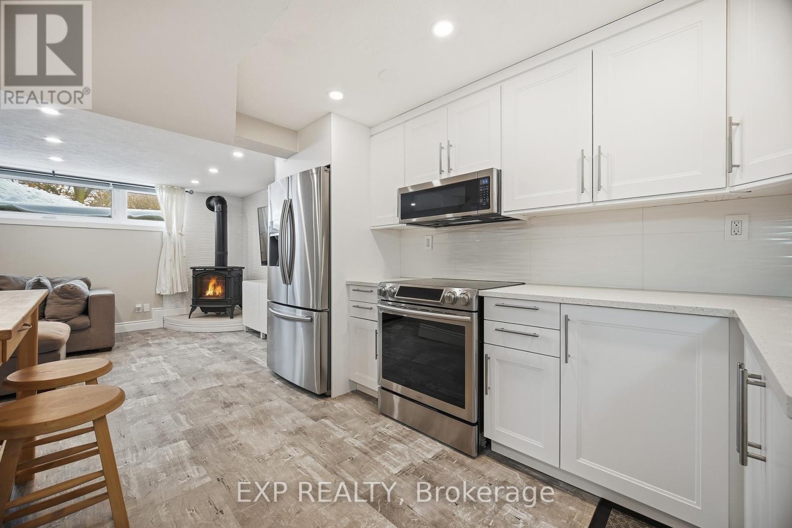 Lower - 1301 Freeport Drive, Mississauga, Ontario  L5C 1S5 - Photo 15 - W12980920