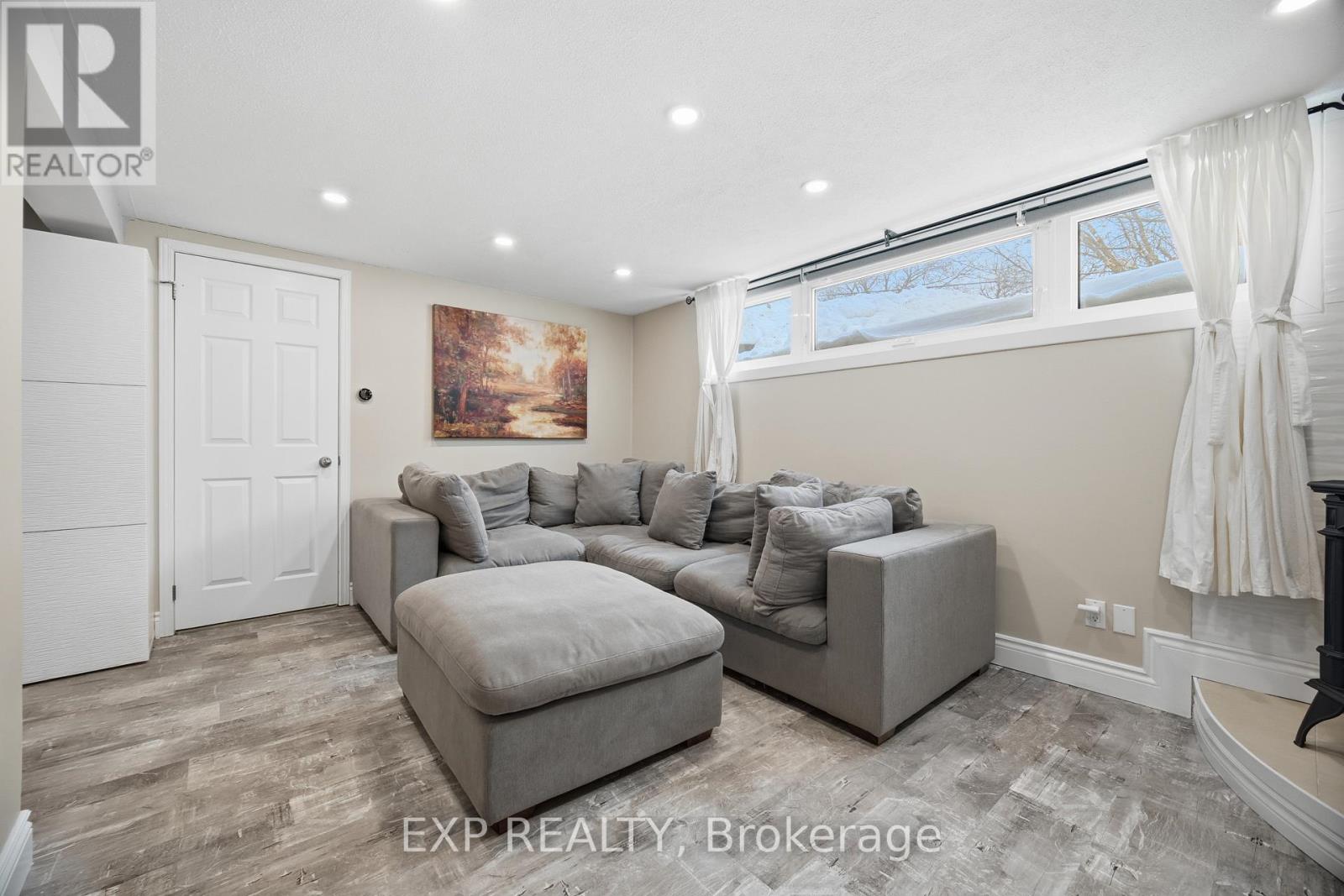 Lower - 1301 Freeport Drive, Mississauga, Ontario  L5C 1S5 - Photo 18 - W12980920