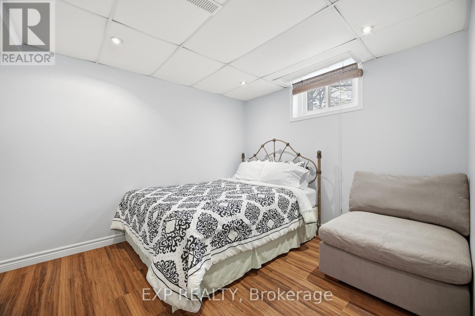 Lower - 1301 Freeport Drive, Mississauga, Ontario  L5C 1S5 - Photo 21 - W12980920