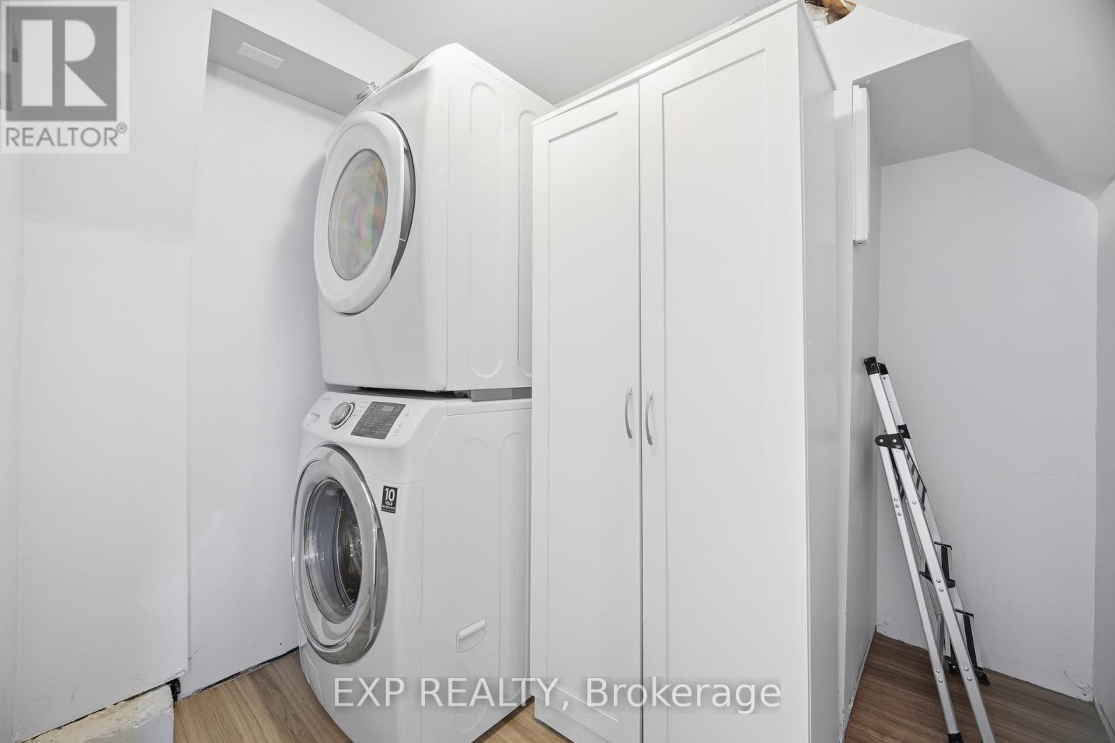 Lower - 1301 Freeport Drive, Mississauga, Ontario  L5C 1S5 - Photo 25 - W12980920