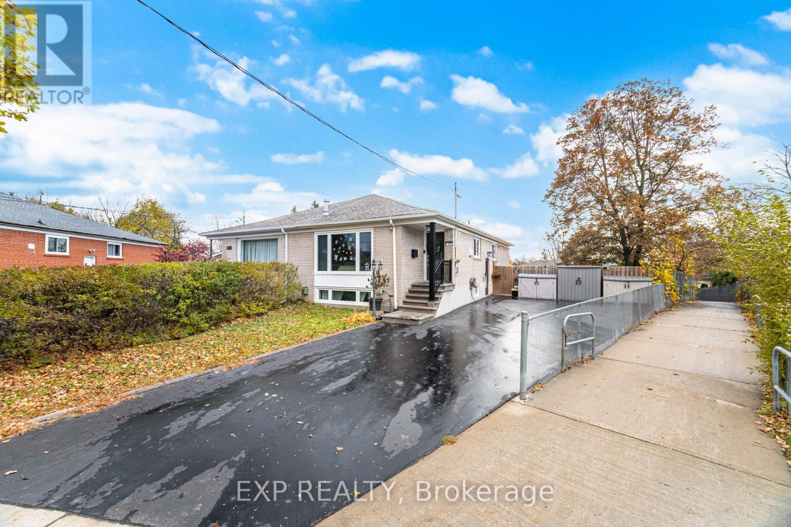 Lower - 1301 Freeport Drive, Mississauga, Ontario  L5C 1S5 - Photo 5 - W12980920