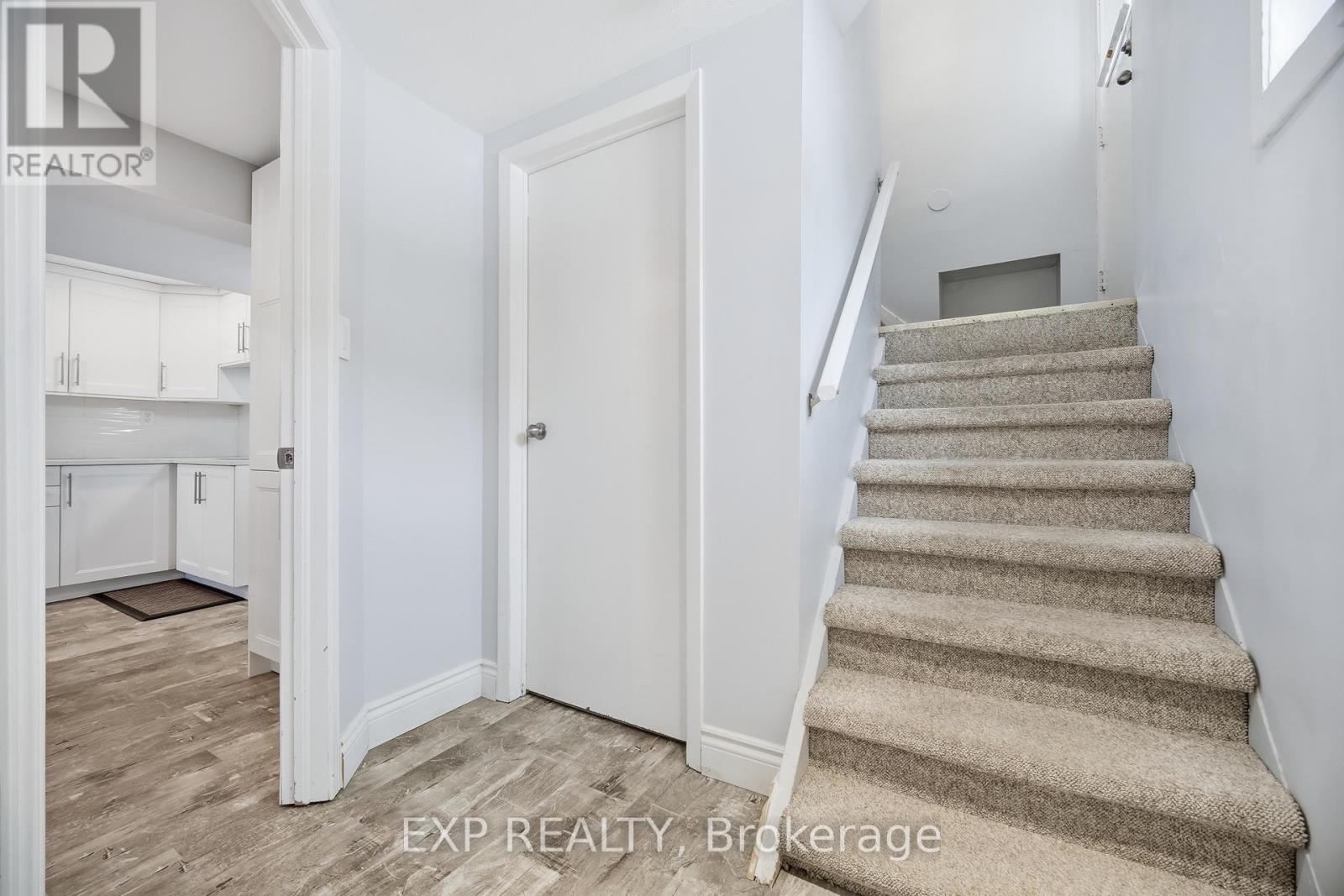 Lower - 1301 Freeport Drive, Mississauga, Ontario  L5C 1S5 - Photo 8 - W12980920