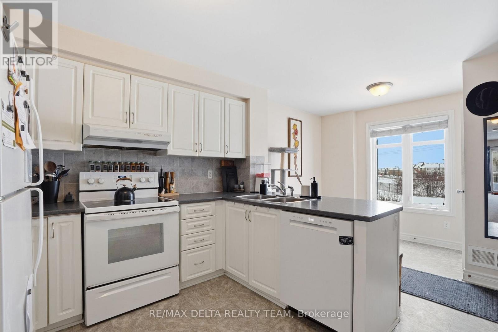 121 - 2333 Esprit Drive, Ottawa, Ontario  K4A 0T4 - Photo 4 - X12918690