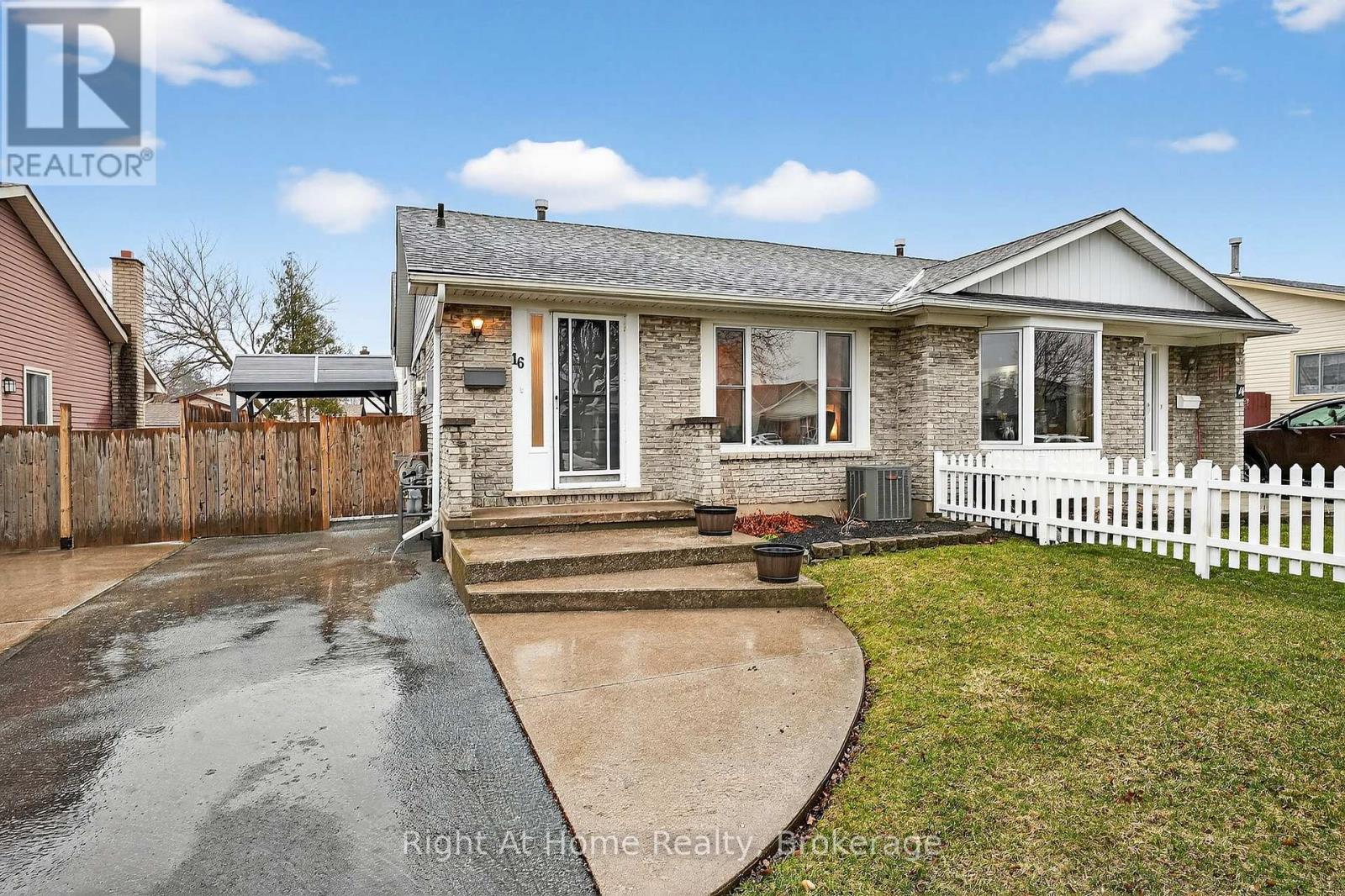 16 Dundee Drive, St. Catharines, Ontario  L2P 3T1 - Photo 2 - X12906102