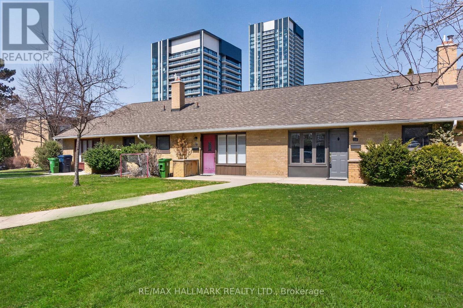 16 Burdock Lane, Toronto, Ontario  M3C 2G5 - Photo 2 - C12884302