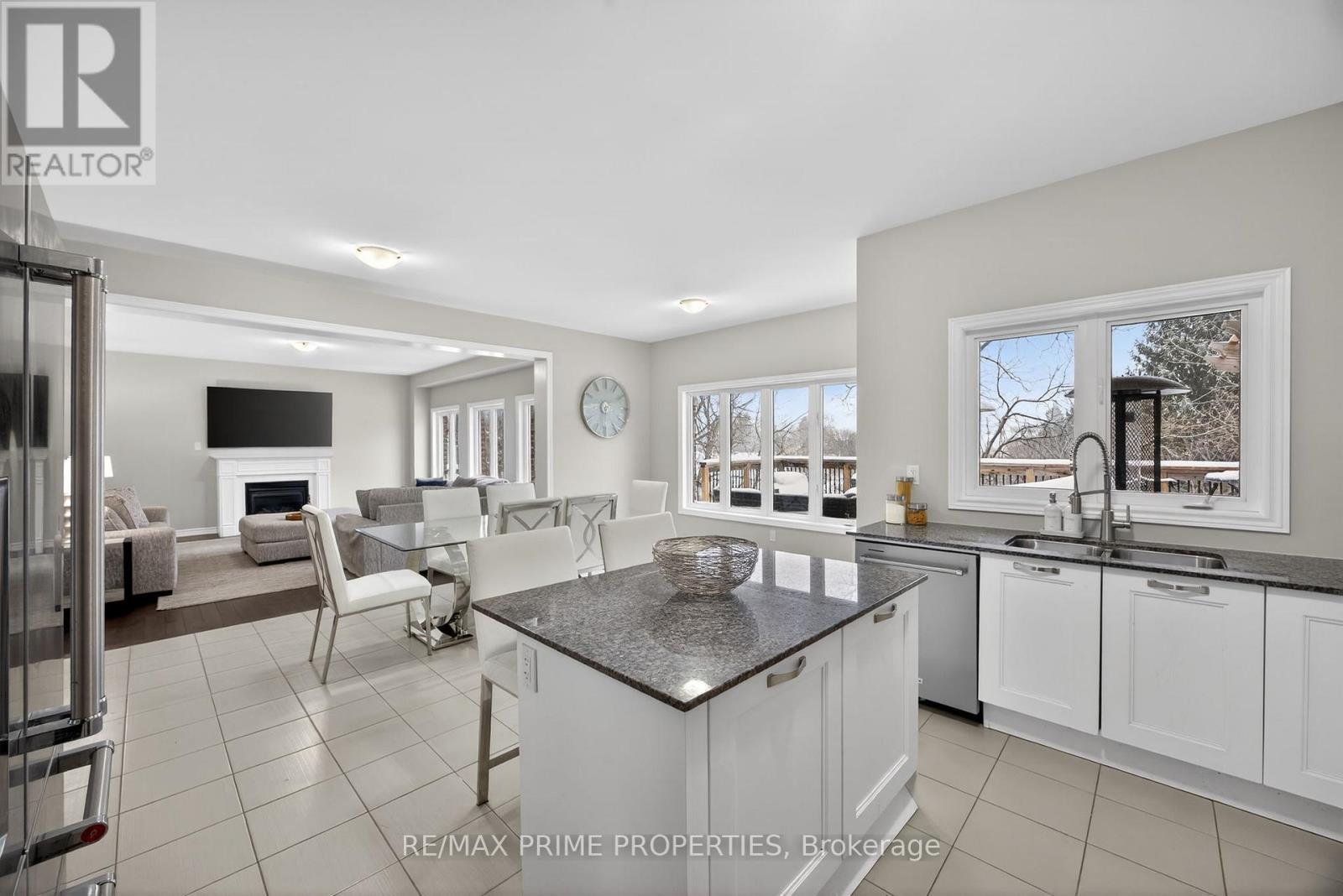 72 Ridge Gate Crescent, East Gwillimbury, Ontario  L0G 1M0 - Photo 9 - N12803116