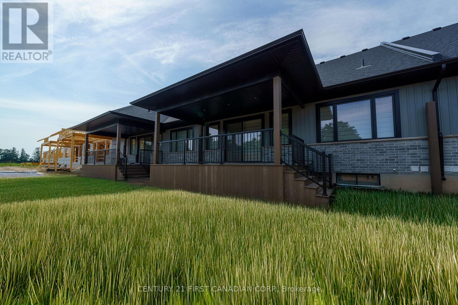 11 - 32 Postma Crescent, North Middlesex, Ontario  N0M 1A0 - Photo 29 - X12980634