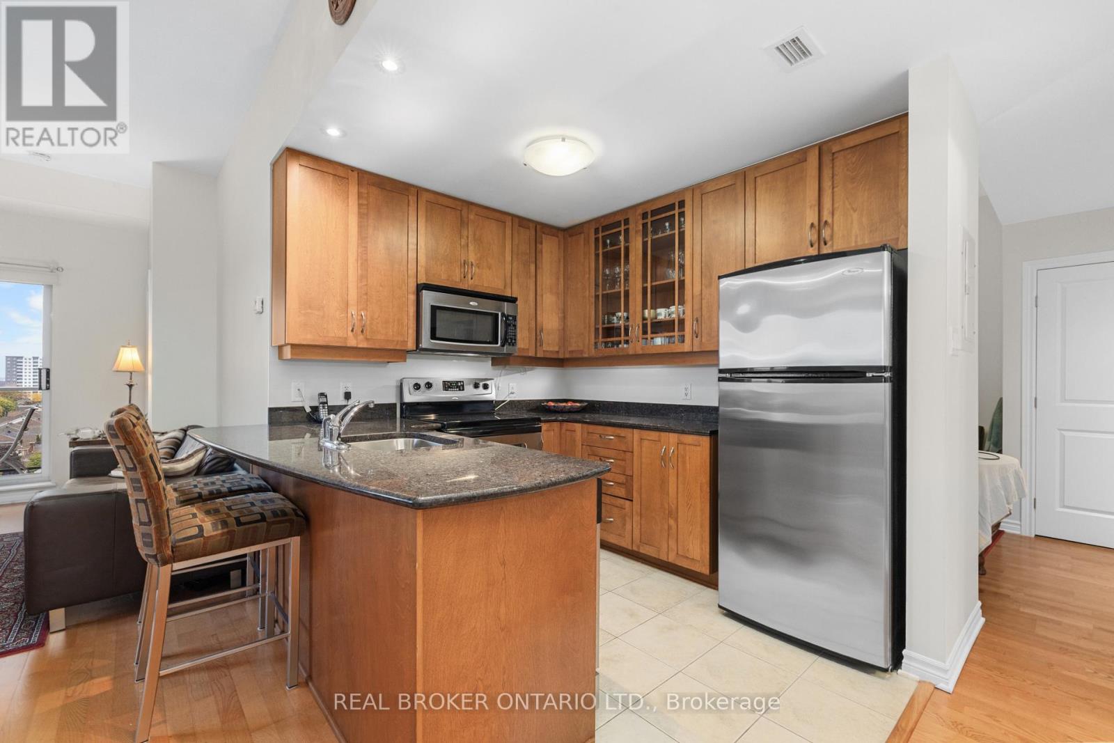 1004 - 314 Central Park Drive, Ottawa, Ontario  K2C 0R2 - Photo 10 - X12886698