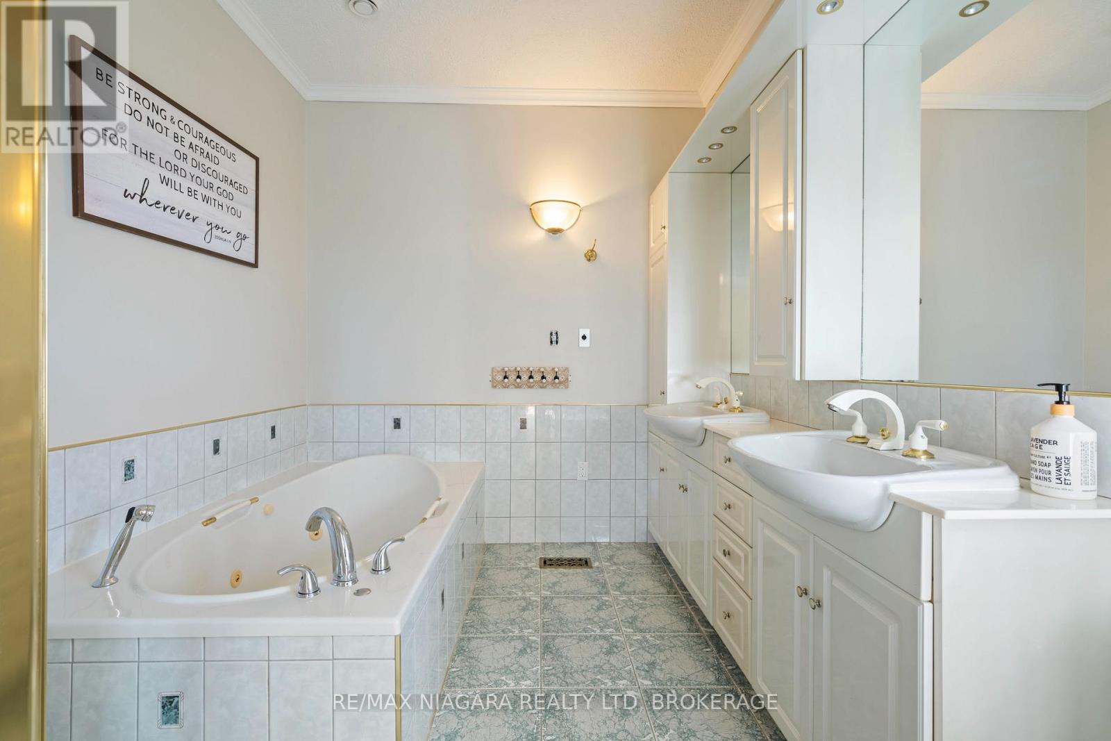 340 Roland Road, Pelham, Ontario  L0S 1M0 - Photo 41 - X12632398