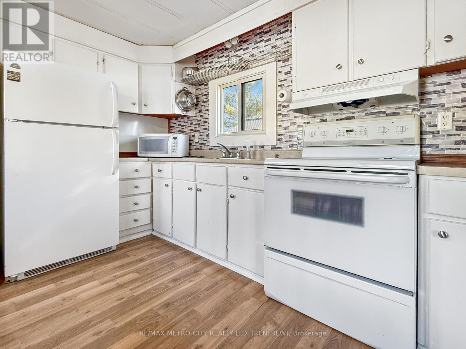 19 Melissa Lane, Horton, Ontario  K7V 3Z4 - Photo 5 - X12980968