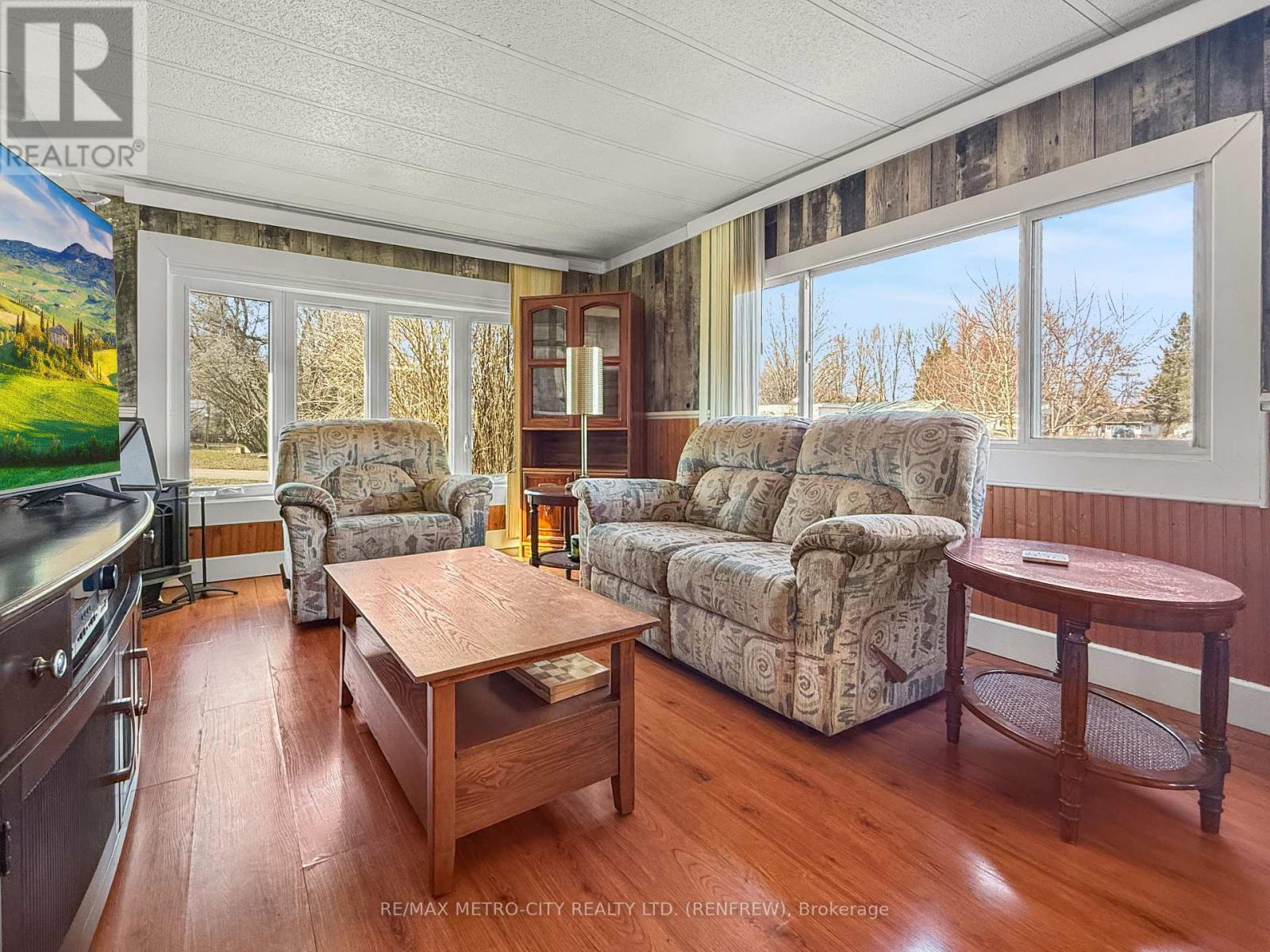 19 Melissa Lane, Horton, Ontario  K7V 3Z4 - Photo 8 - X12980968