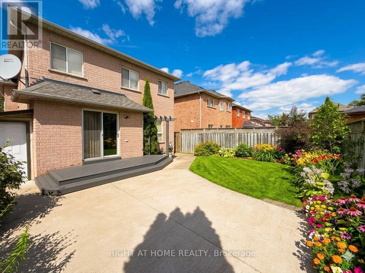 215 Queenslea Avenue, Toronto, Ontario  M9N 3X5 - Photo 48 - W12978102