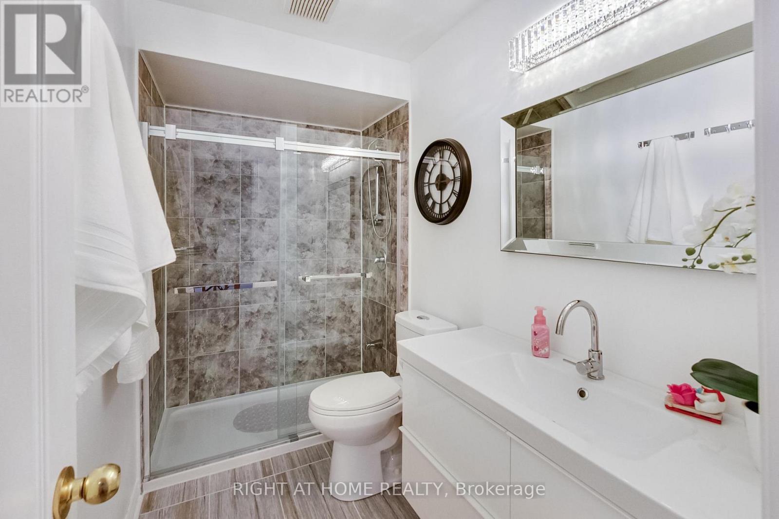 28 Foxtail Ridge, Newmarket, Ontario  L3X 1Z6 - Photo 11 - N12980942