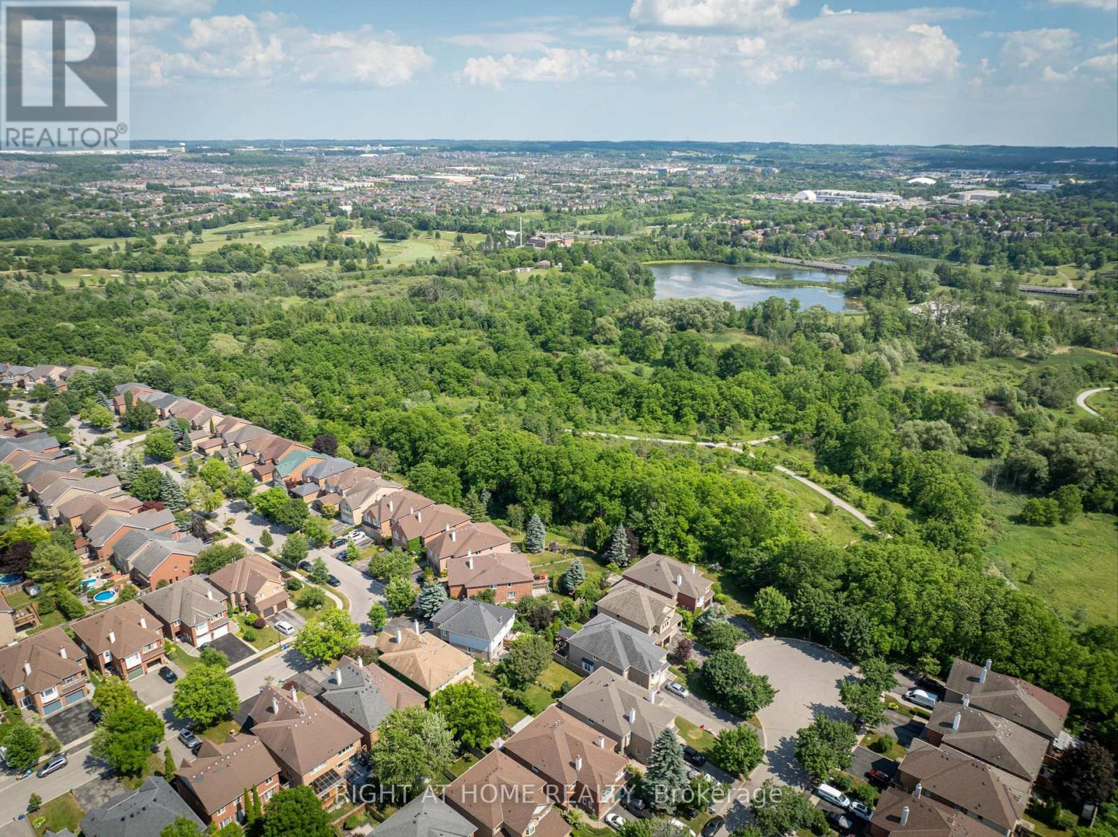 28 Foxtail Ridge, Newmarket, Ontario  L3X 1Z6 - Photo 27 - N12980942