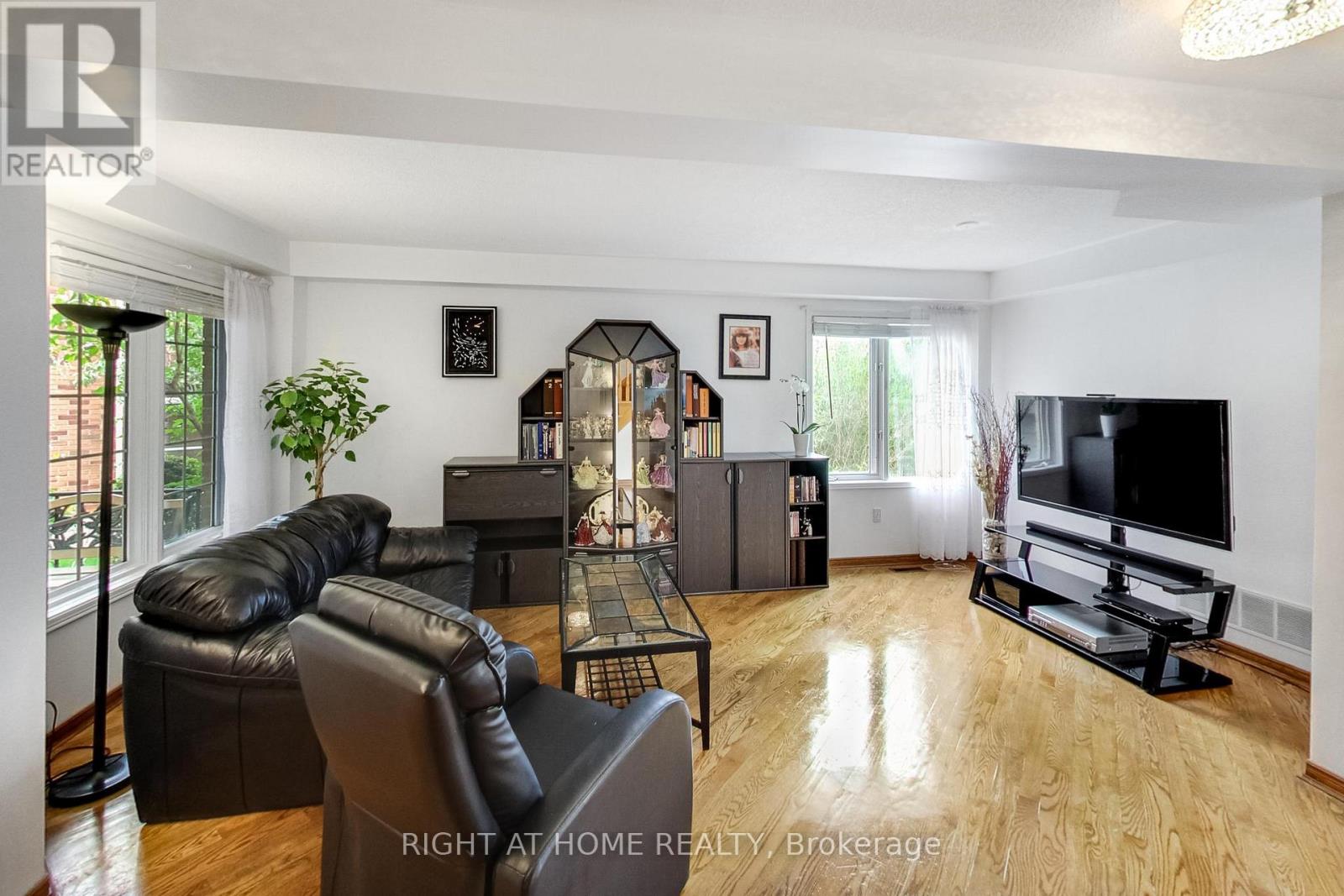 28 Foxtail Ridge, Newmarket, Ontario  L3X 1Z6 - Photo 3 - N12980942