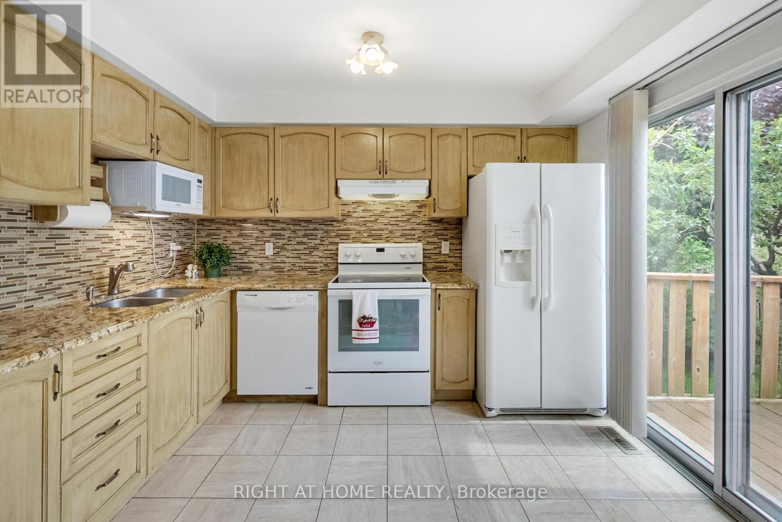 28 Foxtail Ridge, Newmarket, Ontario  L3X 1Z6 - Photo 6 - N12980942