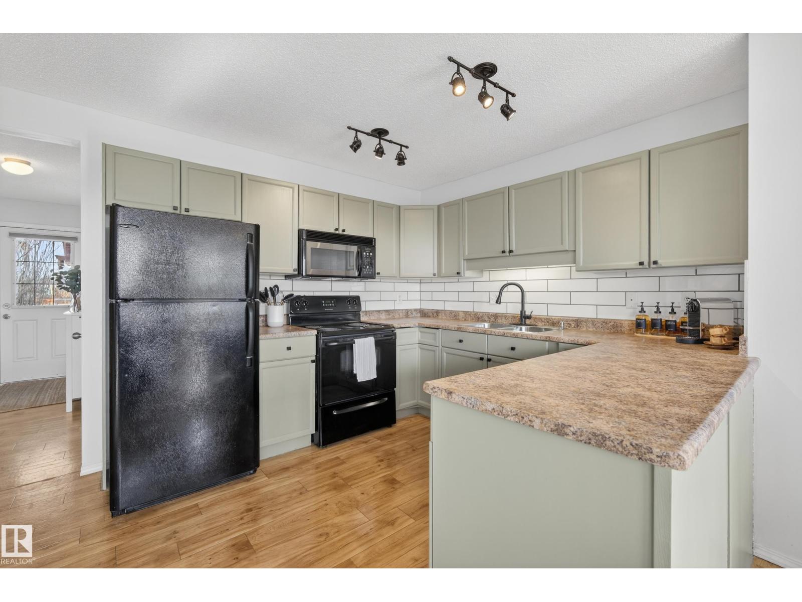 9051 Scott Cr NW, Edmonton, Alberta  T6R 0E7 - Photo 9 - E4479215