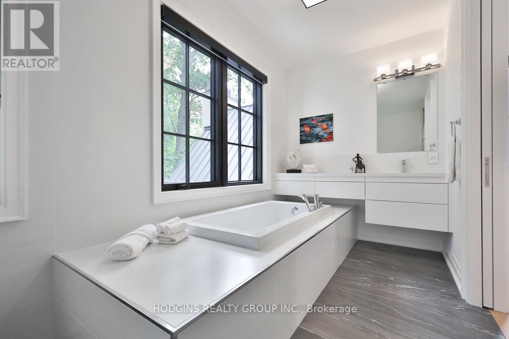 238 Mineola Road W, Mississauga, Ontario  L5G 2X4 - Photo 30 - W12980970