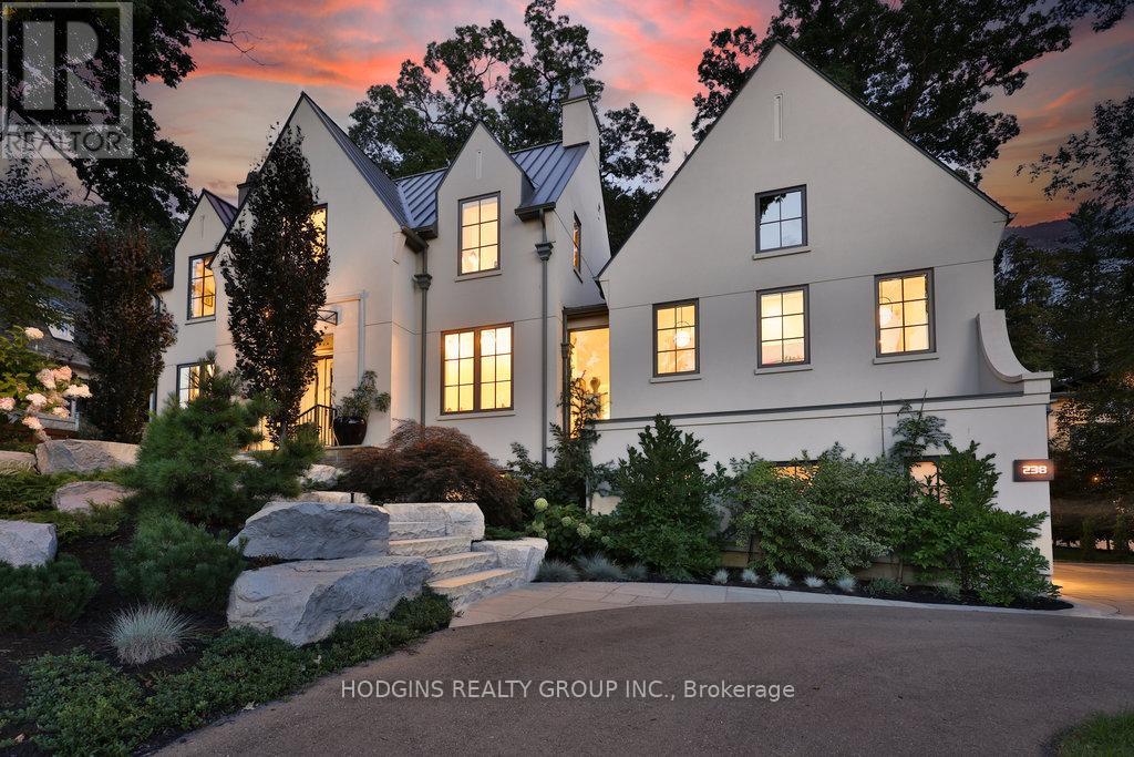 238 Mineola Road W, Mississauga, Ontario  L5G 2X4 - Photo 46 - W12980970