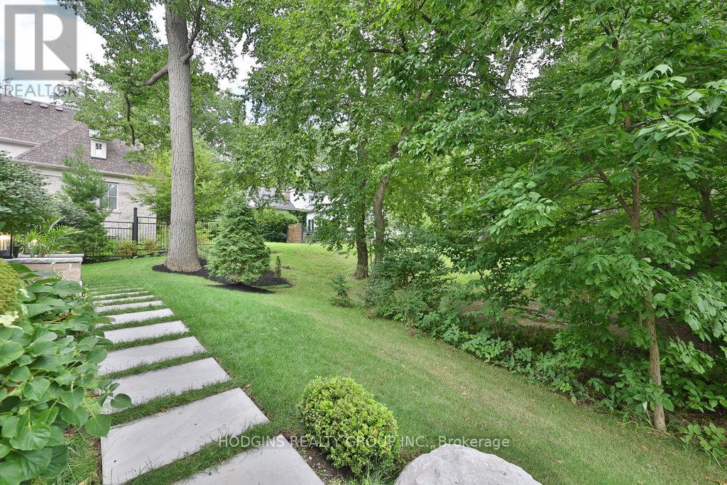 238 Mineola Road W, Mississauga, Ontario  L5G 2X4 - Photo 49 - W12980970