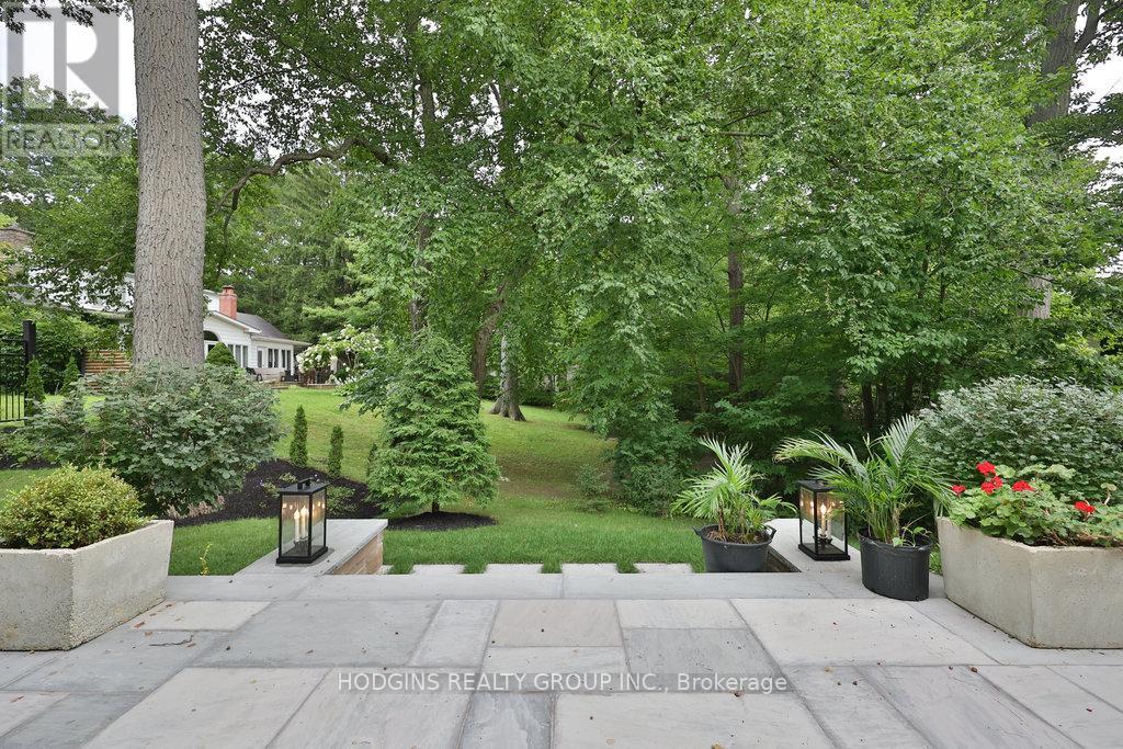 238 Mineola Road W, Mississauga, Ontario  L5G 2X4 - Photo 50 - W12980970