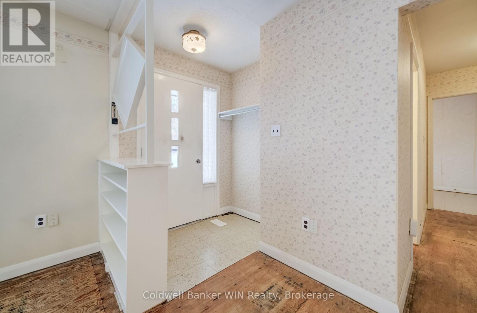 130 King Street E, Wellington North, Ontario  N0G 2L2 - Photo 2 - X12784560