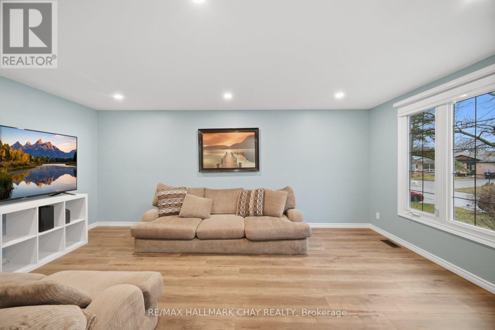 97 Walkem Drive, New Tecumseth, Ontario L0G 1W0 - Photo 9 - N12973696