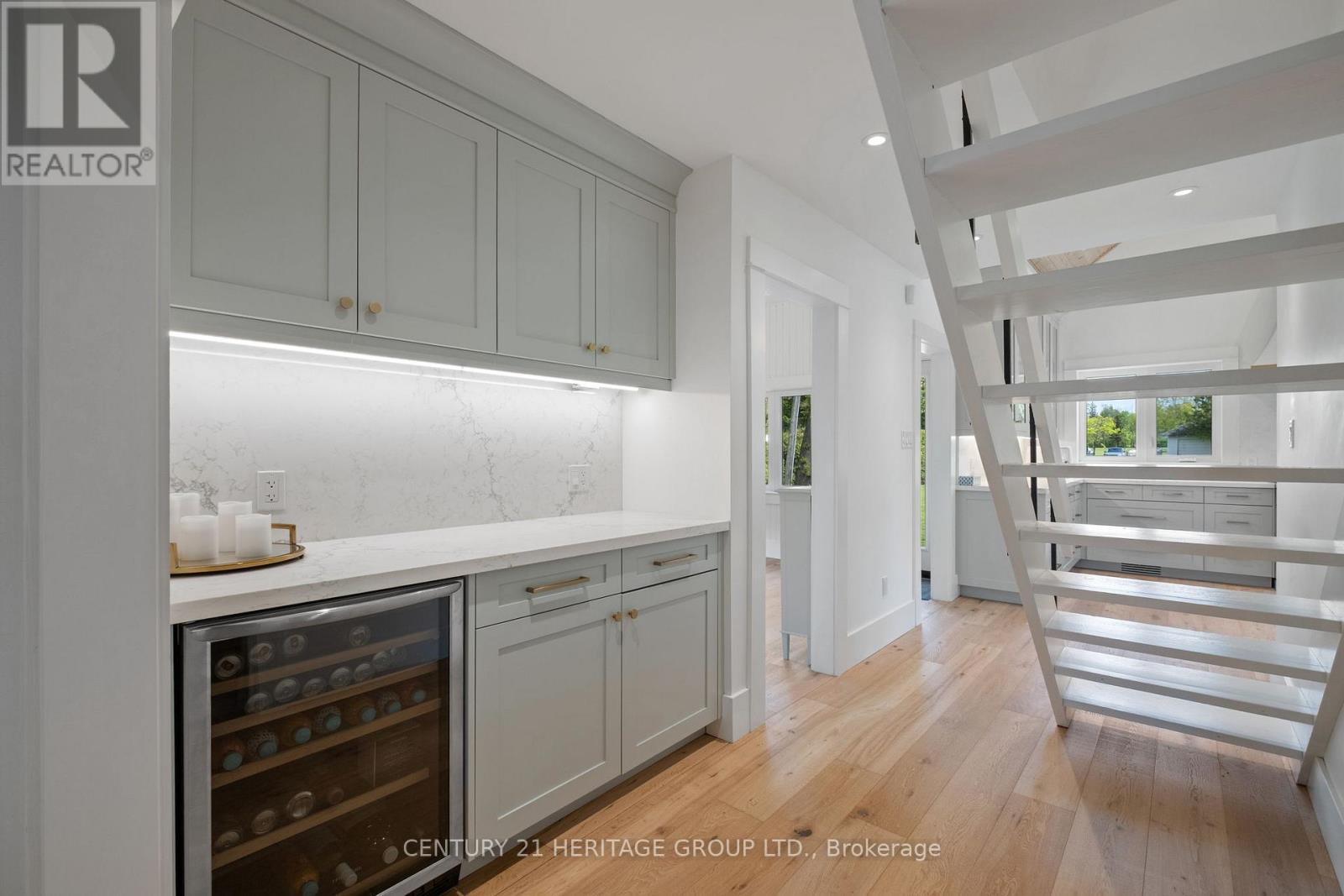 911 Lake Drive N, Georgina, Ontario  L4P 3E9 - Photo 18 - N12884682