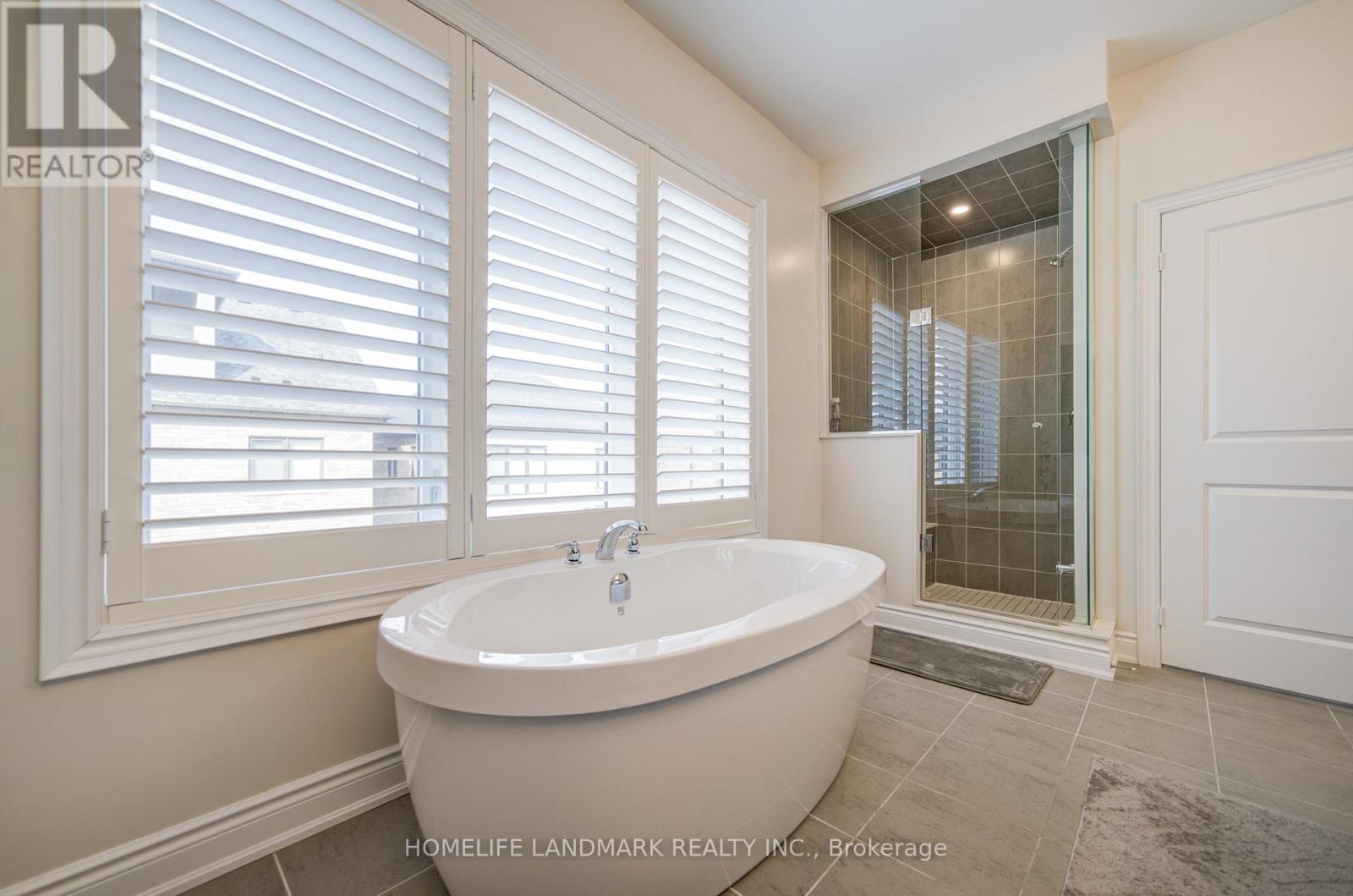 1369 Yellow Rose Circle, Oakville, Ontario  L6M 5L3 - Photo 25 - W12977154