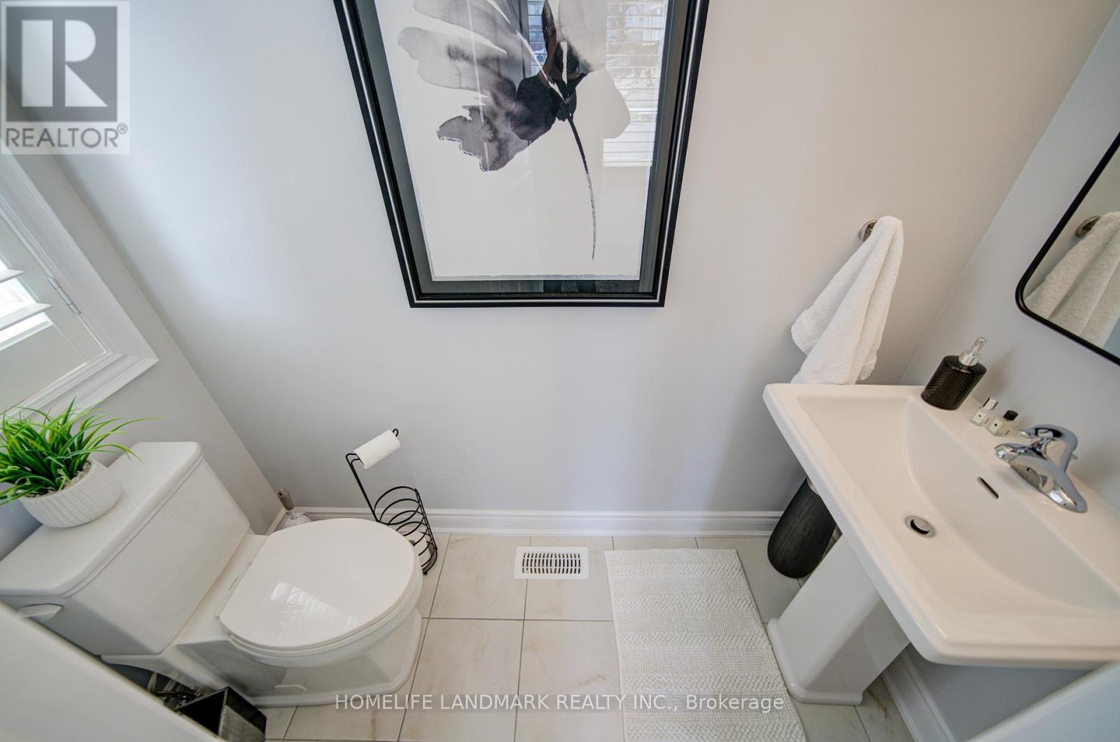 1369 Yellow Rose Circle, Oakville, Ontario  L6M 5L3 - Photo 4 - W12977154