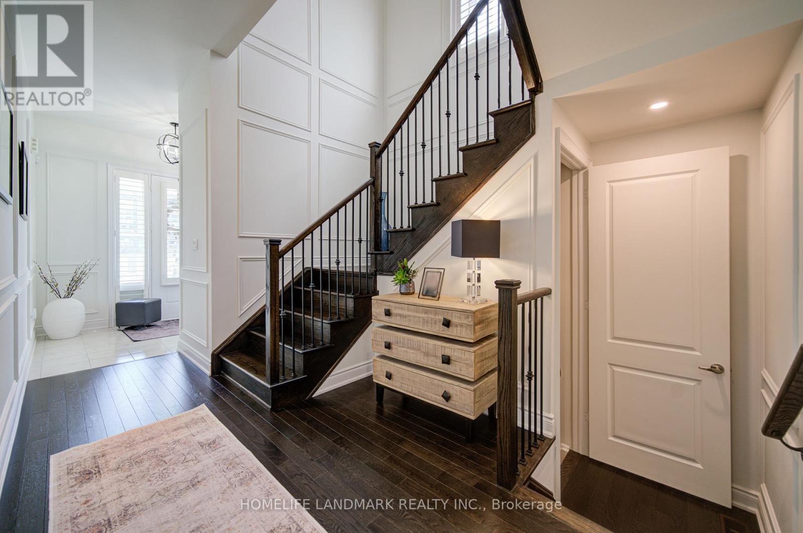 1369 Yellow Rose Circle, Oakville, Ontario  L6M 5L3 - Photo 5 - W12977154