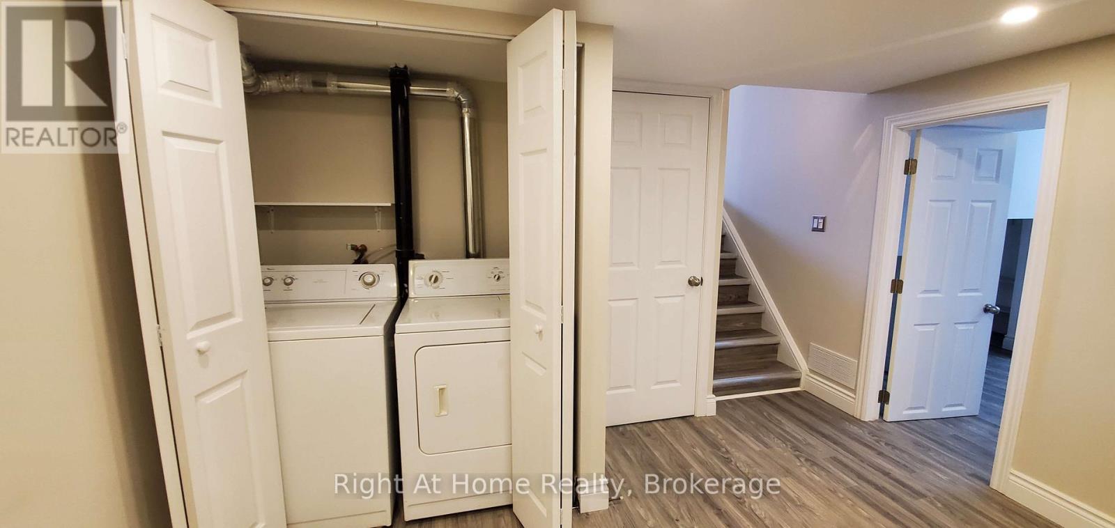 Unit 2 - 2192 Bridge Road, Oakville, Ontario  L6L 2G3 - Photo 10 - W12981006