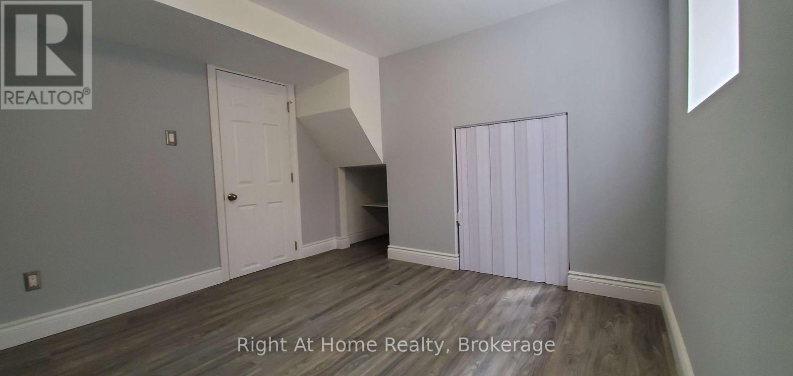 Unit 2 - 2192 Bridge Road, Oakville, Ontario  L6L 2G3 - Photo 13 - W12981006