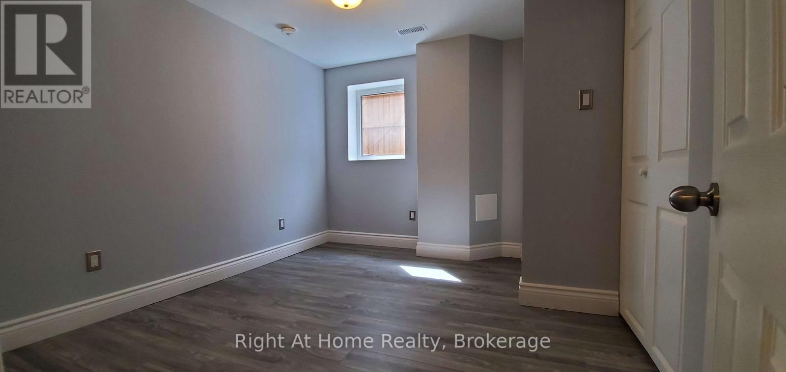 Unit 2 - 2192 Bridge Road, Oakville, Ontario  L6L 2G3 - Photo 14 - W12981006