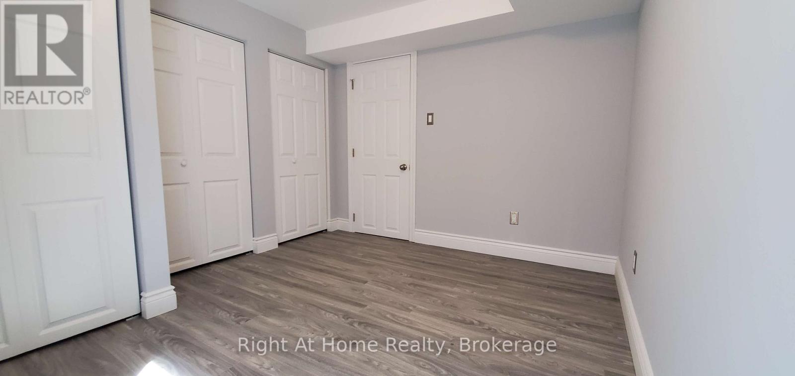 Unit 2 - 2192 Bridge Road, Oakville, Ontario  L6L 2G3 - Photo 15 - W12981006