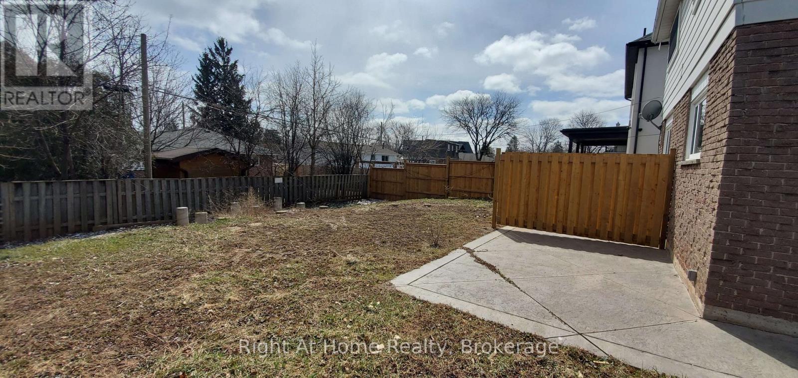 Unit 2 - 2192 Bridge Road, Oakville, Ontario  L6L 2G3 - Photo 16 - W12981006