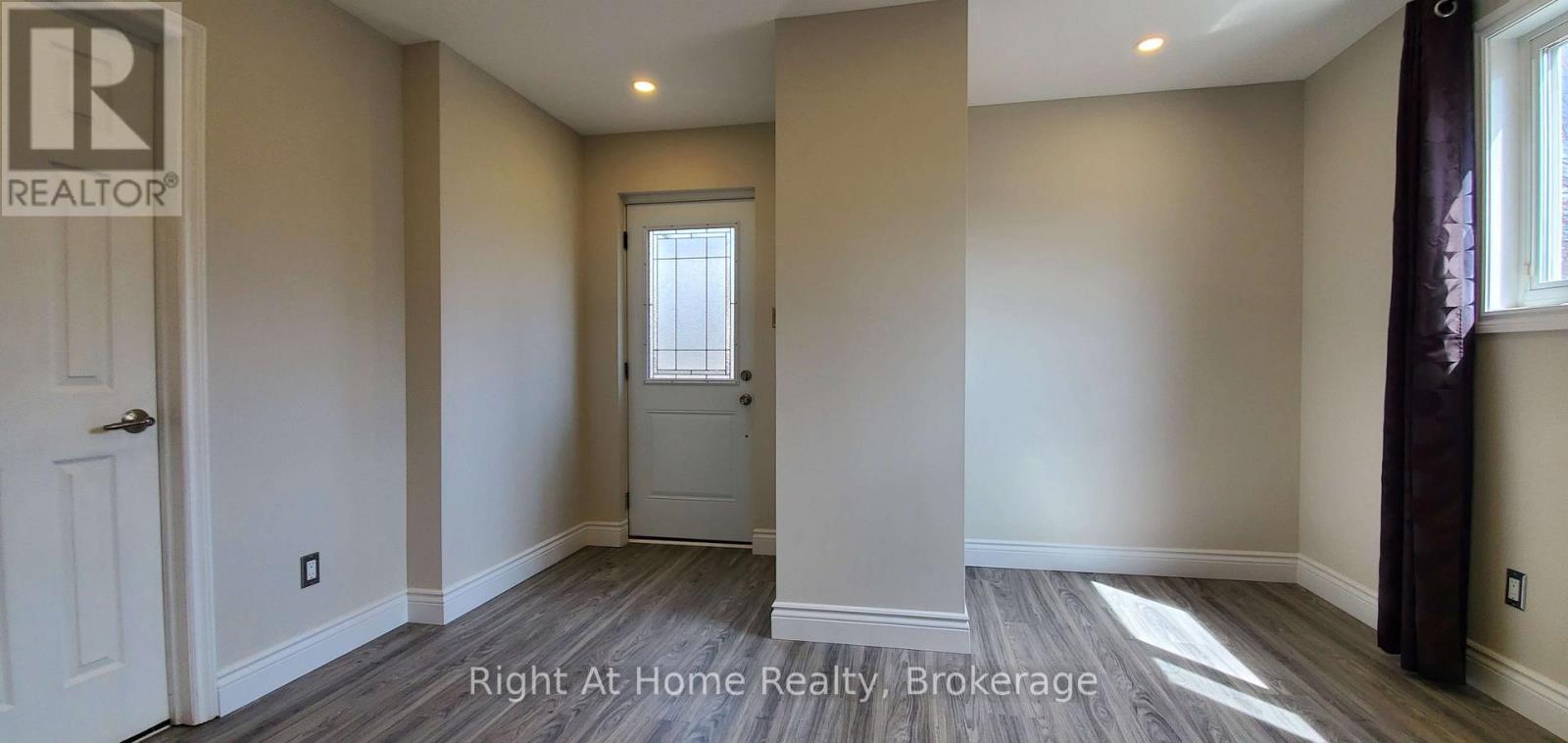 Unit 2 - 2192 Bridge Road, Oakville, Ontario  L6L 2G3 - Photo 4 - W12981006