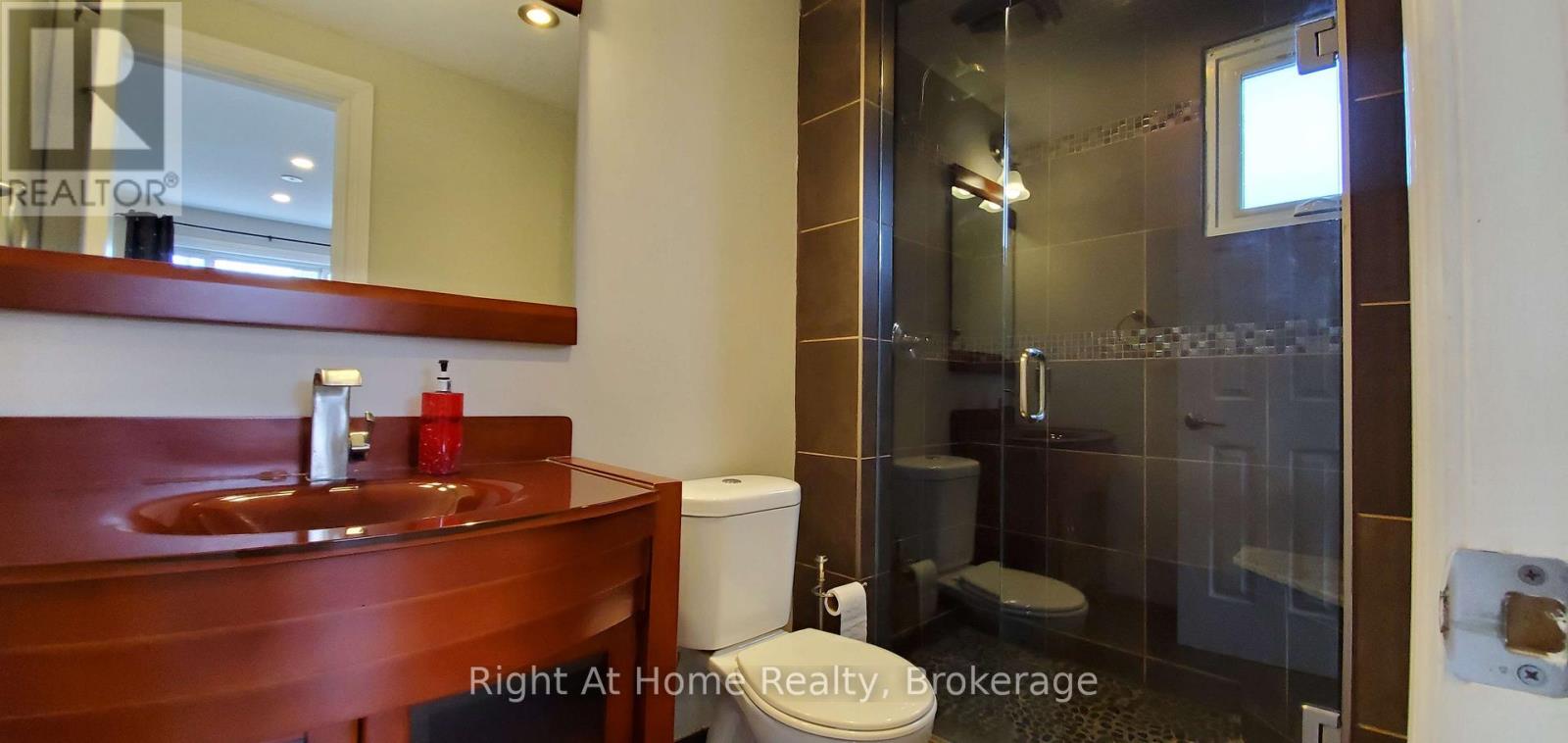 Unit 2 - 2192 Bridge Road, Oakville, Ontario  L6L 2G3 - Photo 6 - W12981006