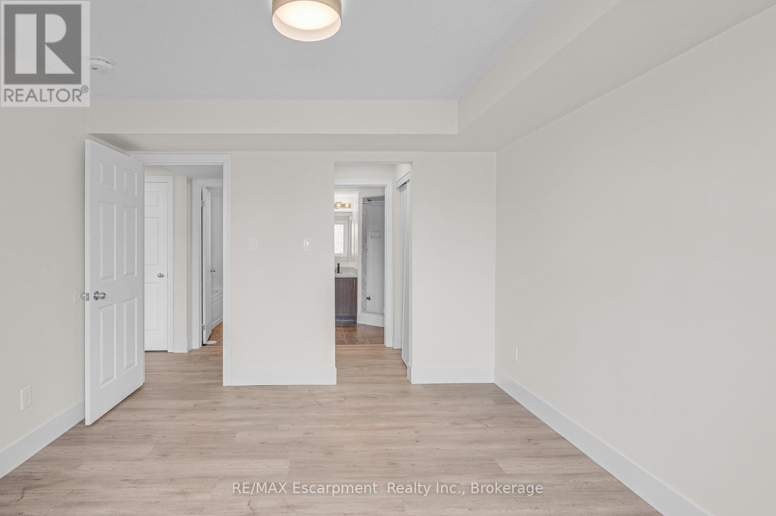 3-04 - 2420 Baronwood Drive, Oakville, Ontario  L6M 0X6 - Photo 13 - W12981074